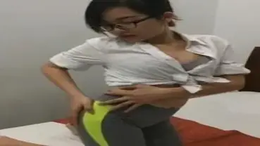 Gadis Kacamata Cantik Pasrah Goyang Kasur 2026