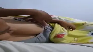 Tante Istri Cantik Pasrah Servis Kasur Bareng Suami
