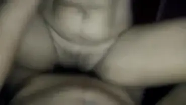 Tante Janda Cantik Pasrah Goyang Atas Kasur