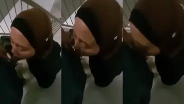 Ukhti Hijab Cantik Pasrah Servis Kasur Tangga